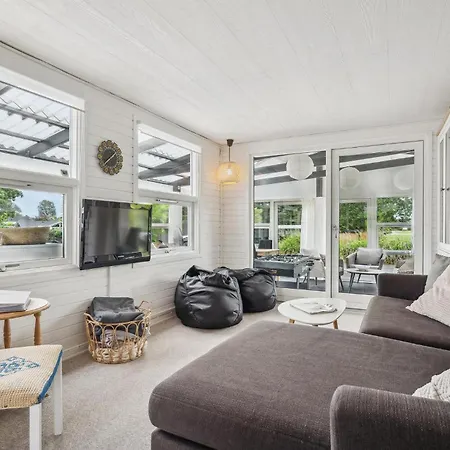 Prázdninový dům Lovely In With Wifi